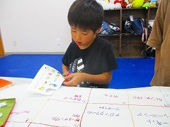 ライズ児童デイサービス小田栄/来月のカレンダーを作りましょう！ー8月のカレンダー作り➁ー