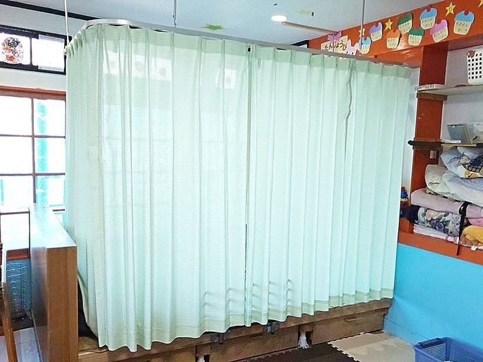 ジュニアスクール虹の橋フレンズ港教室 空きあり 児童発達支援事業所 名古屋市港区のブログ 快適性を求めてカーテン を新たに取り付けました Litalico発達ナビ