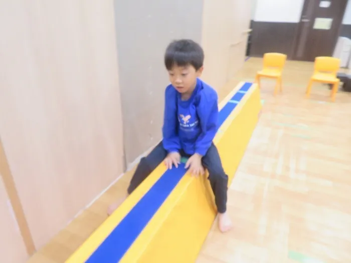 AIAI PLUS 鴫野/11月14日（平均台またがって進む）