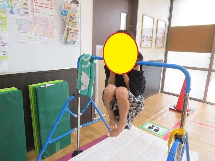 AIAI PLUS 鴫野/５月9日（鉄棒：ダンゴムシ）