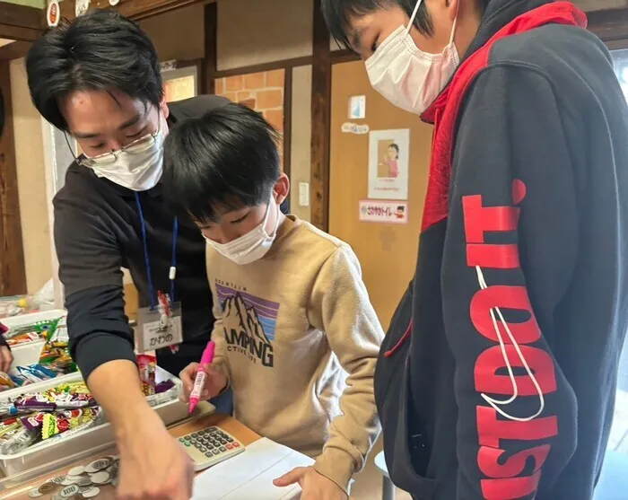 さわやか愛の家　もじ館/駄菓子屋さんごっこ