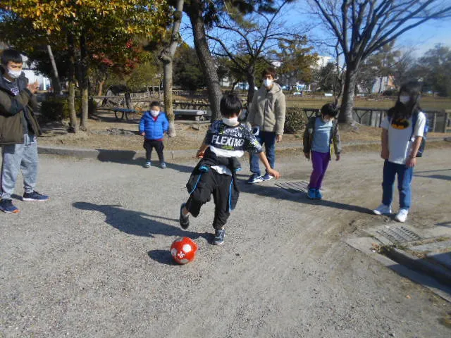 ヒーリングルーム　Soraとおひさま/公園でフットサルを行う。⚽