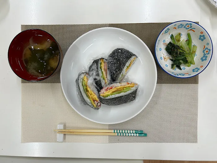 自立・就労のための第一歩！　トゥモローフィールド町田/おにぎらず🍙