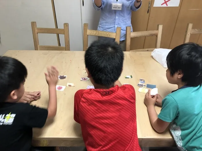 子ども発達支援 あさひ学苑 厚木校/スリーヒントクイズ