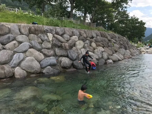 ジーニアス/水上の川遊び