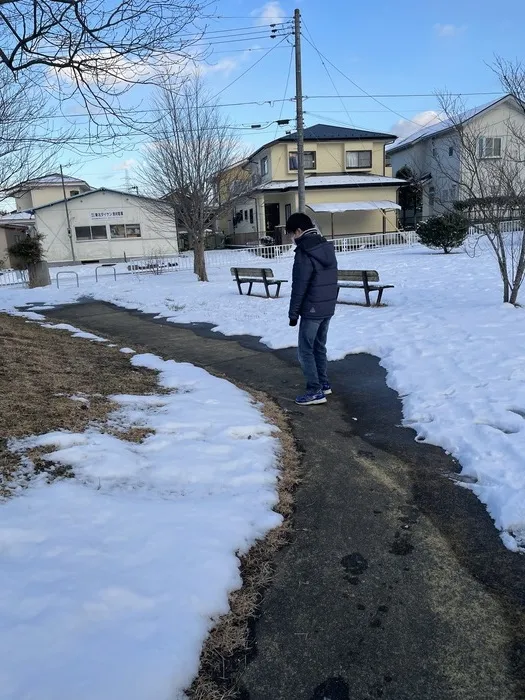 ぴっぴ栗生/雪が積もった公園に行きました