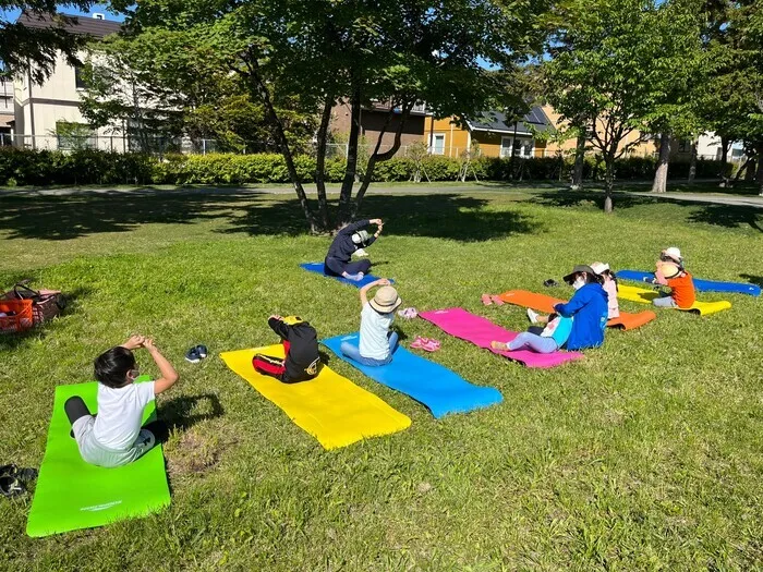 キッズサポートここもあ　にしおか/お外で体操🤸‍♂️