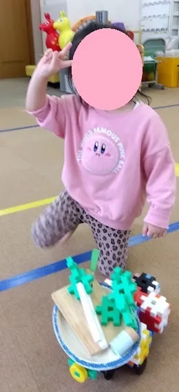 児童発達支援　きっずい～らいふ/おとさないように運ぶぞ～！