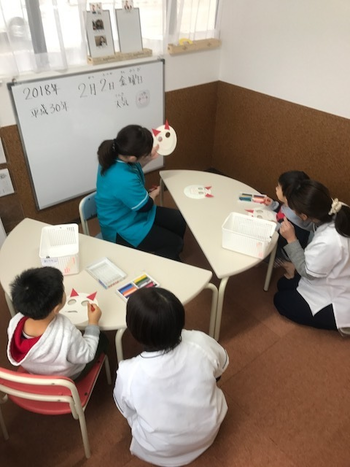 ワイワイキッズLabo/スタッフの専門性・育成環境