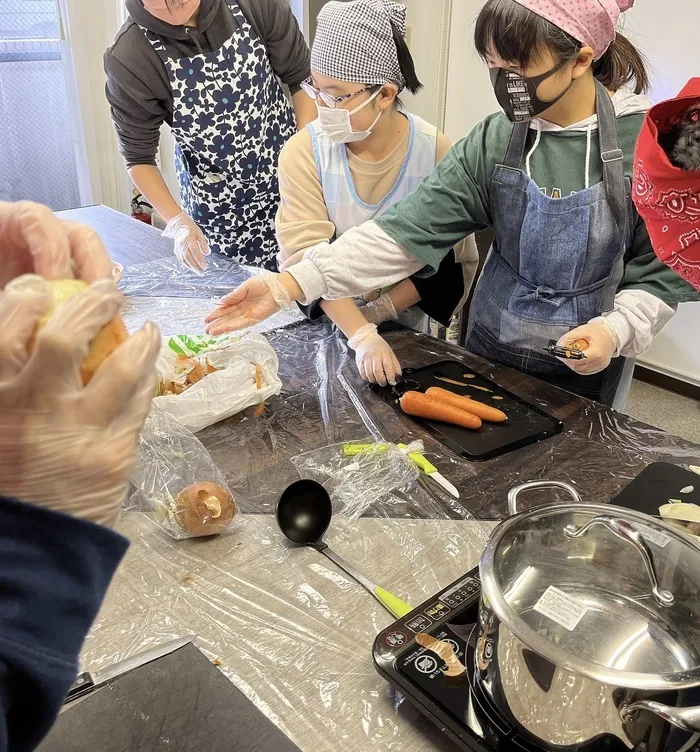 体験重視型放課後等デイサービス「ぴすと学舎・プラス」/サタデーランチ🍴　風船バレー大会🎈