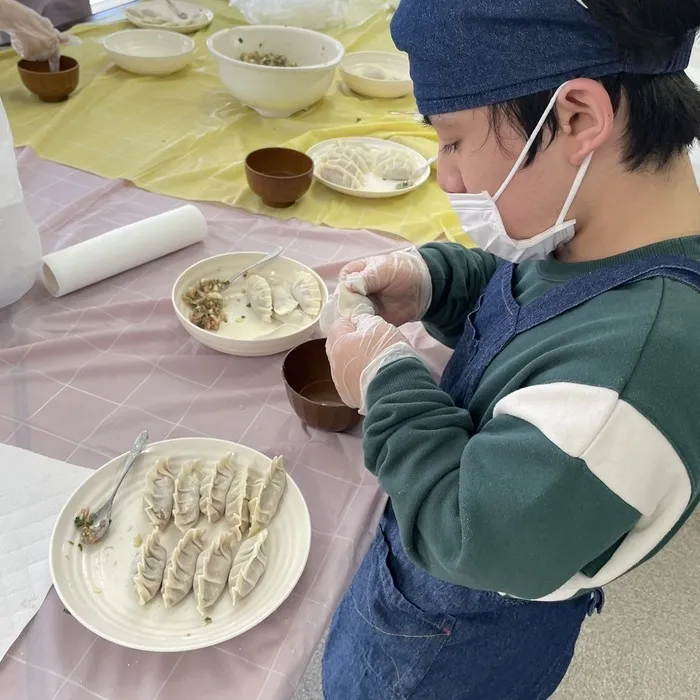 体験重視型放課後等デイサービス「ぴすと学舎・プラス」/餃子🥟パーティー🎉とモルック