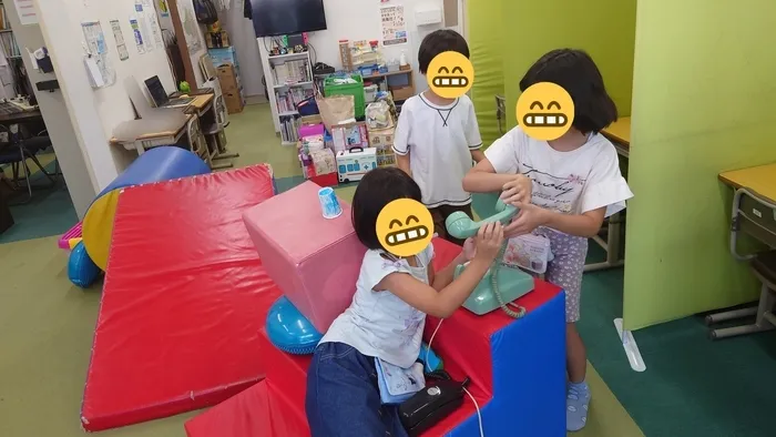 放課後等デイサービス ウィズ東大宮/ダイヤル式電話