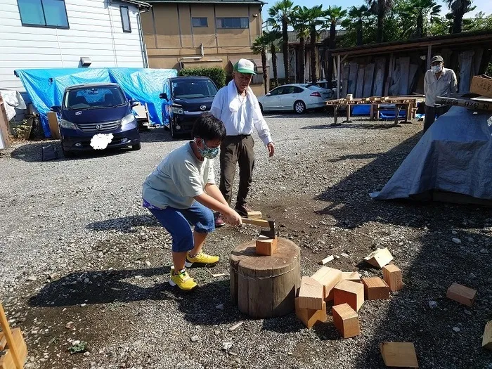 放課後等デイサービス ウィズ東大宮/巻き割り体験