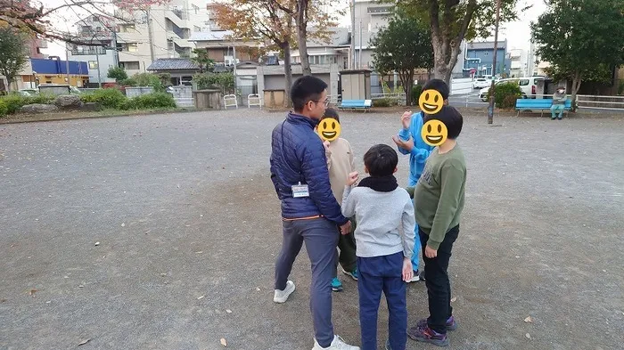 放課後等デイサービス ウィズ東大宮/公園で鬼ごっこ