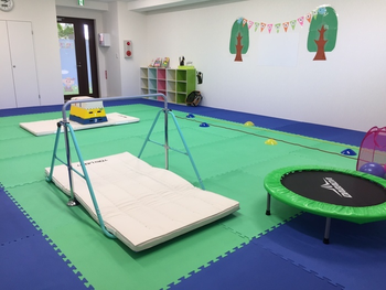 運動遊びと療育支援　こどもプラス新松戸教室/スタッフの専門性・育成環境
