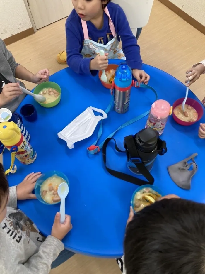 見学受付中！専門職在籍/送迎あり/年中無休（年末年始のみお休み）こぱんはうすさくら 入間豊岡教室/カボチャシチュー作り