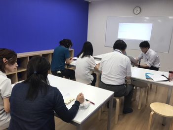 【完全送迎/宿題サポート】 グローバルキッズメソッド新宮の内店/スタッフの専門性・育成環境