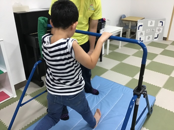 運動発達支援スタジオAYUMOおおとり