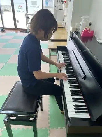 運動発達支援スタジオAYUMOおおとり/ピアノ☆