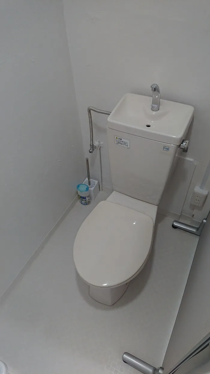 洋式トイレ大(奥）　