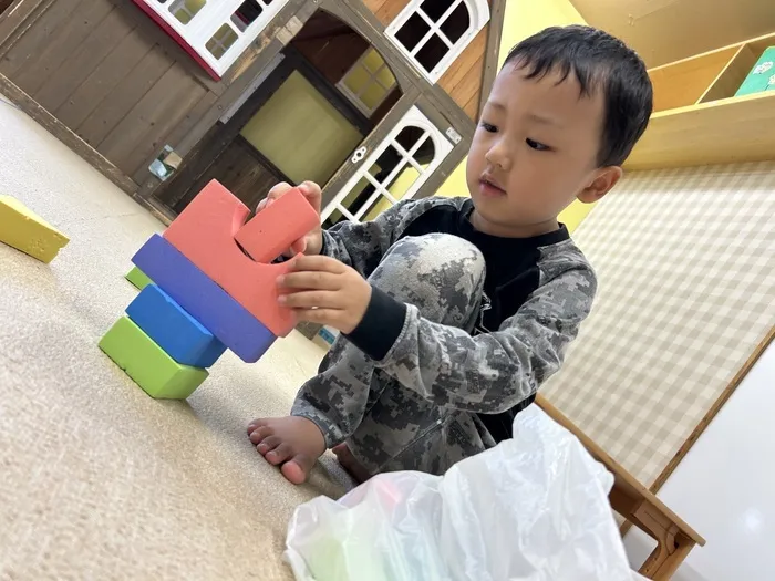 児童発達支援事業所　あった中央/倒れないように慎重に・・・