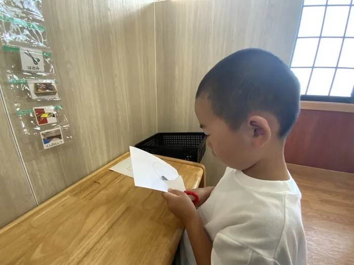 【鳥取県指定事業所】個別療育のゆめラボ道笑町教室　空きあり・無料体験随時受付中/丸を切るよ‼︎