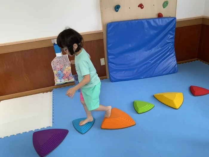 【鳥取県指定事業所】個別療育のゆめラボ道笑町教室　空きあり・無料体験随時受付中/落ちずに渡れたよ😊