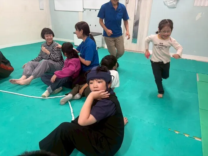 ライズ児童デイサービスししがや/（火）「運動遊び」＆「リトミック」
