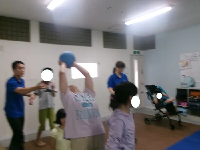 ライズ児童デイサービスししがや/（木）「ダンス」＆「運動の日」