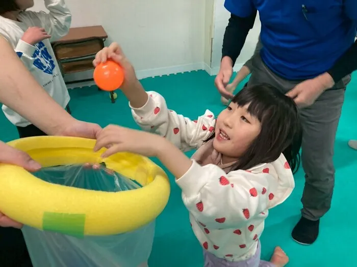 ライズ児童デイサービスししがや/(火)「クリスマス運動遊び」＆「クリスマス準備」