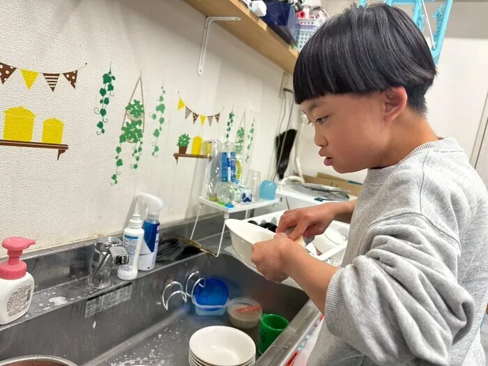 ライズ児童デイサービスししがや/(水)「クリスマスオーナメントづくり」＆「ダンス」