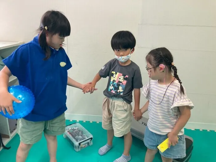 ライズ児童デイサービスししがや/(火)「リトミック」＆「お買い物学習」