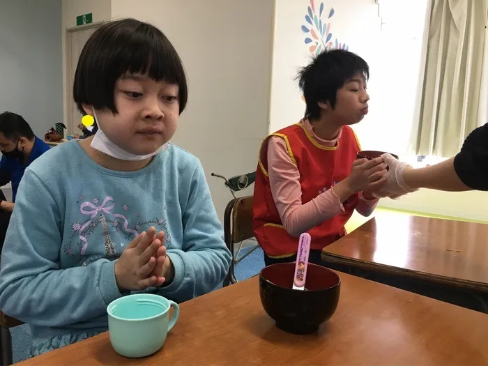 ライズ児童デイサービスししがや/(水)「年越しそばを食べよう」