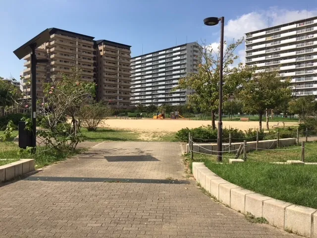 目の前の水笠通公園