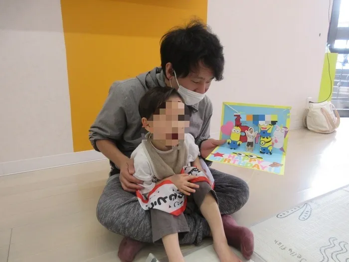 【広い室内遊び場が魅力！】ぷらすてん/お誕生日祝いの様子🎉