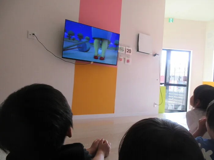 【広い室内遊び場が魅力！】ぷらすてん/今日のイベントは映画鑑賞🎬