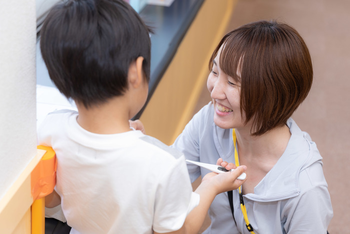 放課後等デイサービス&学校訪問支援 BRIDGE3(ブリッジ3)/スタッフの専門性・育成環境