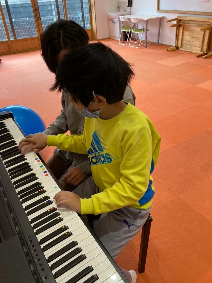 放課後等デイサービス　ぽかぽか/ピアノに触れてみよう🎹