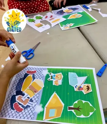 児童発達支援教室　GIFTED キッズ/ハサミを使って夏らしい切り抜きに挑戦！