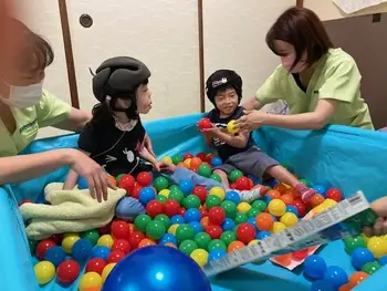 【重心】児童発達支援＆放課後デイTOMODACHI柏原/ボールがいっぱい！