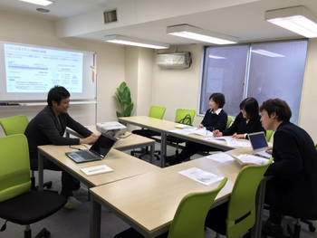 (成長支援型)児童発達支援・放課後等デイサービス リると/スタッフの専門性・育成環境
