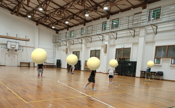 放課後等デイサービス　ガリレオ六甲道/体育館でボール運動と体力測定