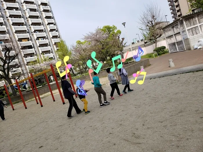 すまいる．れいんぼー．ぶりっじ/戸外遊び　と　お知らせ