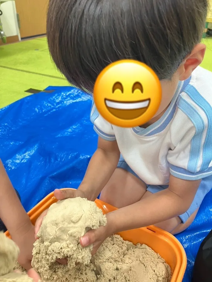 エンジョイキッズ/☆　微細活動　（砂遊び）　☆