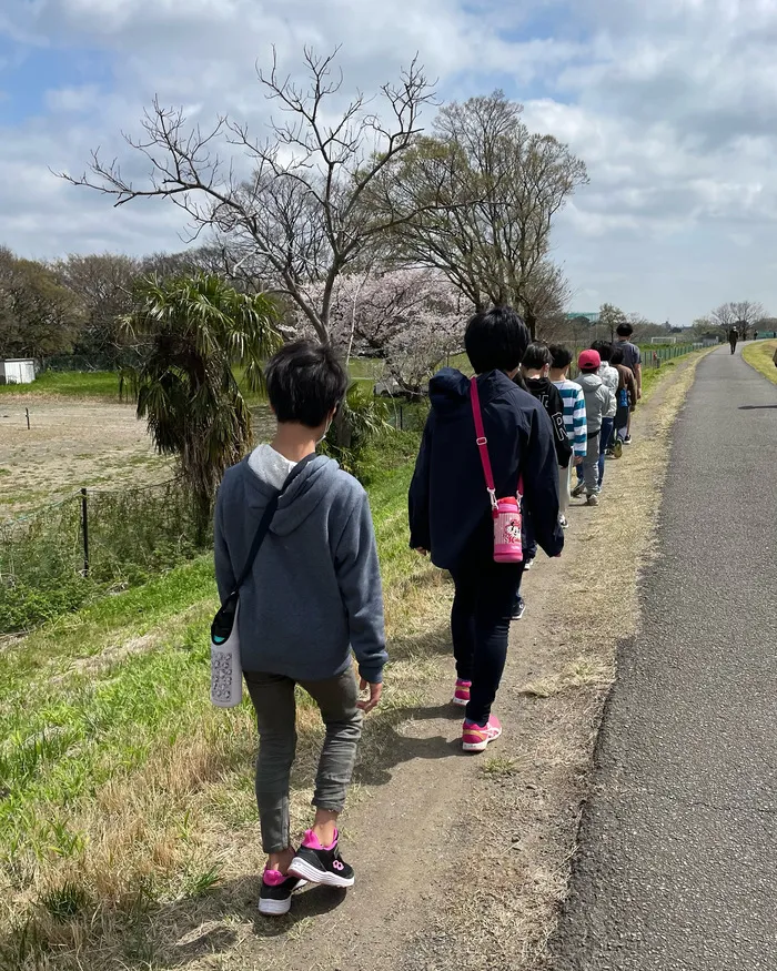 障害児通所支援事業所ステラ/一列に並んで歩こう🚶‍♂️