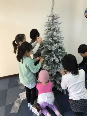 障害児通所支援事業所ステラ/みんなでクリスマスツリーを作りました