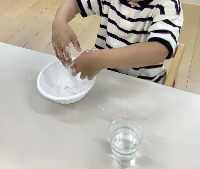 ブロッサムジュニア若葉台はるひ野教室/片栗粉スライム！