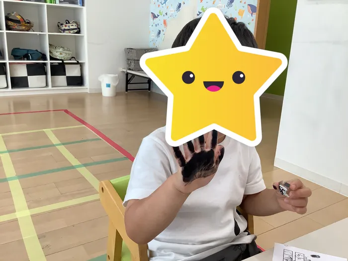 ブロッサムジュニア若葉台はるひ野教室/手がまっくろ！