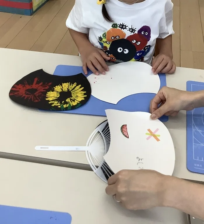 ブロッサムジュニア若葉台はるひ野教室/パタパタうちわ作り！