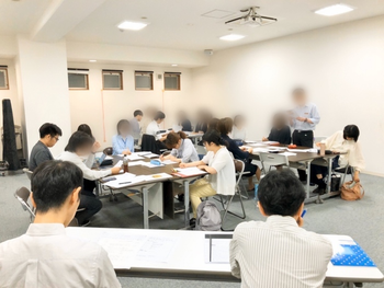YCCもこもこ十三教室/スタッフの専門性・育成環境